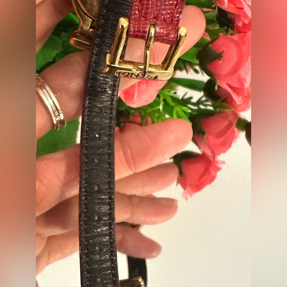 🔥🌟 AUTHENTIC 🌟🔥 FENDI Watch 640L 23mm Women's
Whites X Reds (PRE OWNED) - Picture 11 of 12